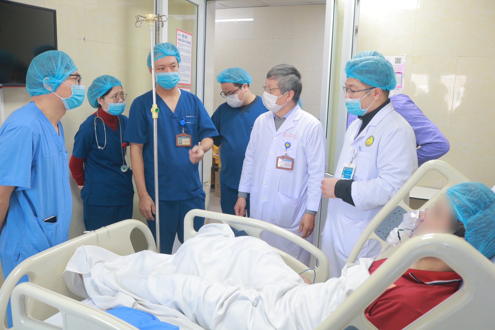 Tình trạng sức khỏe ban đầu của 15 trường hợp vụ cháy ngõ 82 Trần Cung, Hà Nội - Ảnh 3.
