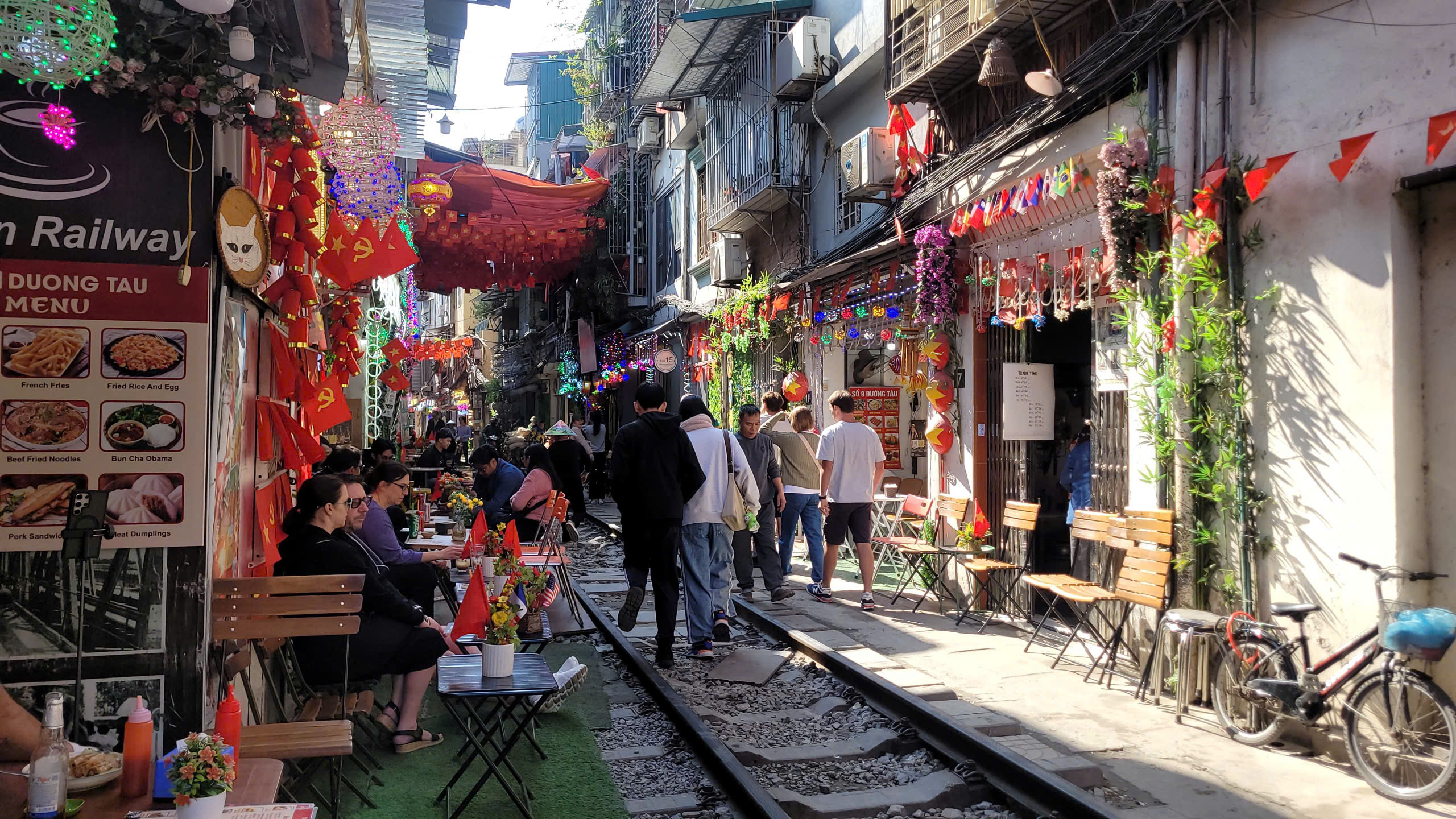  Chi tiết lộ tr&igrave;nh di dời 860.000 người d&acirc;n nội đ&ocirc; của H&agrave; Nội để giảm tải hạ tầng  - Ảnh 1.