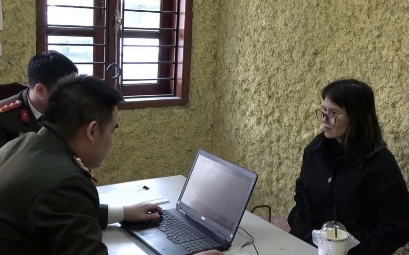 Khởi tố, bắt tạm giam 2 đối tượng li&ecirc;n quan đến cuốn s&aacute;ch xuy&ecirc;n tạc 'Chuyện với Thanh' - Ảnh 3.