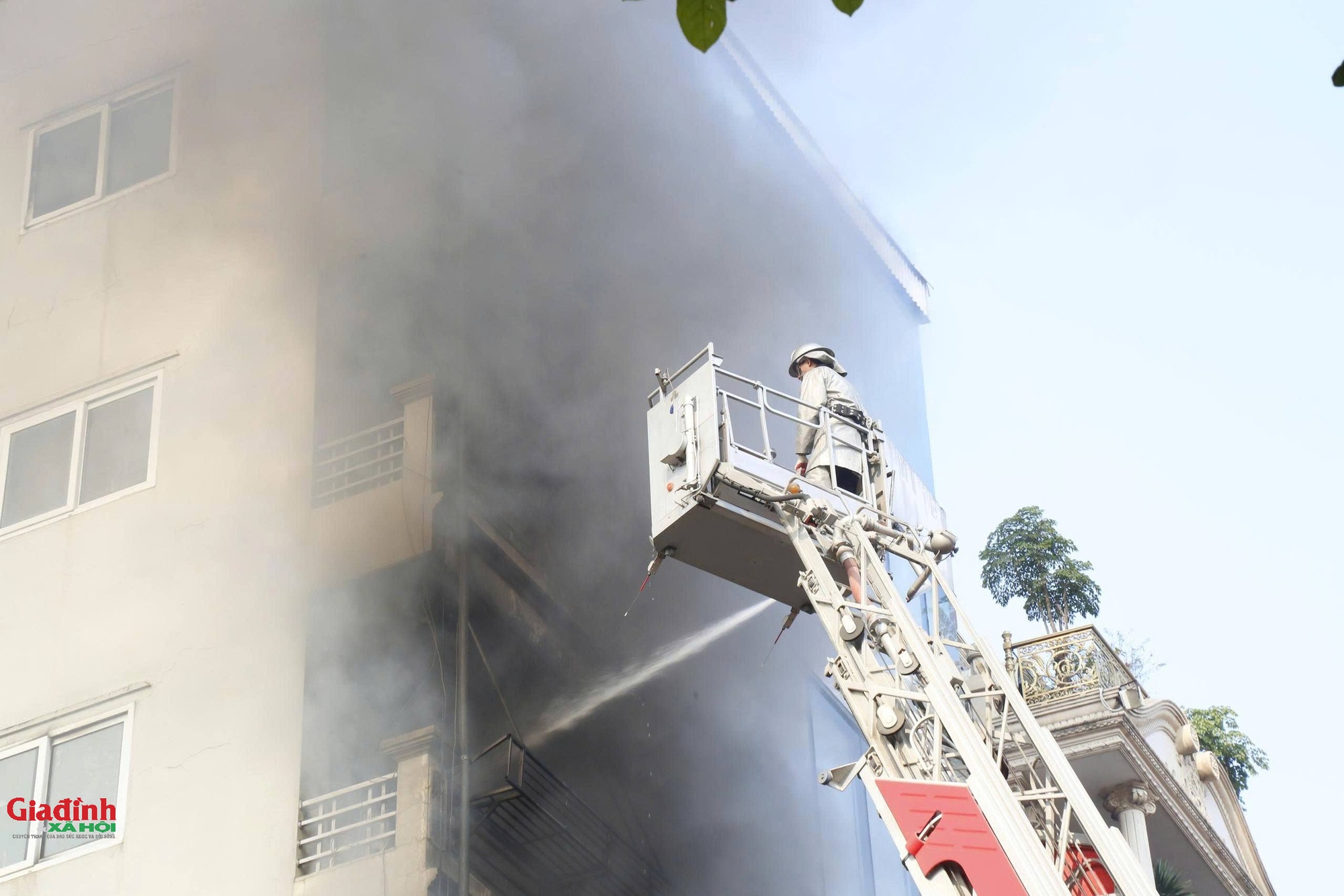 Vụ ch&aacute;y nh&agrave; ở H&agrave; Đ&ocirc;ng: Chủ nh&agrave; tử vong tại bệnh viện, tổng cộng 3 người thiệt mạng - Ảnh 2.