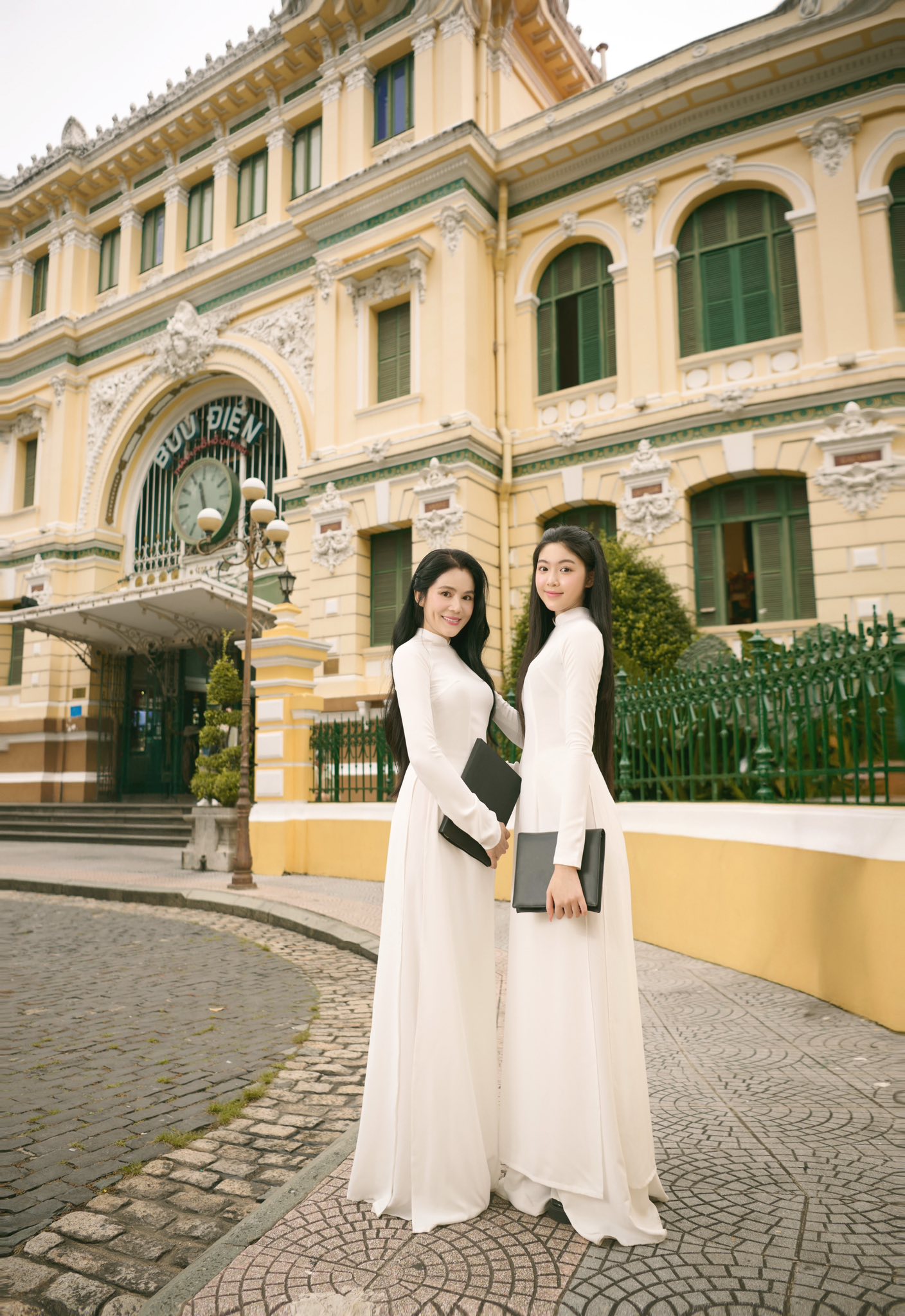 Vợ v&agrave; con g&aacute;i MC Quyền Linh: Kh&aacute;m ph&aacute; cuộc sống gia đ&igrave;nh đầy hạnh ph&uacute;c - Ảnh 4.