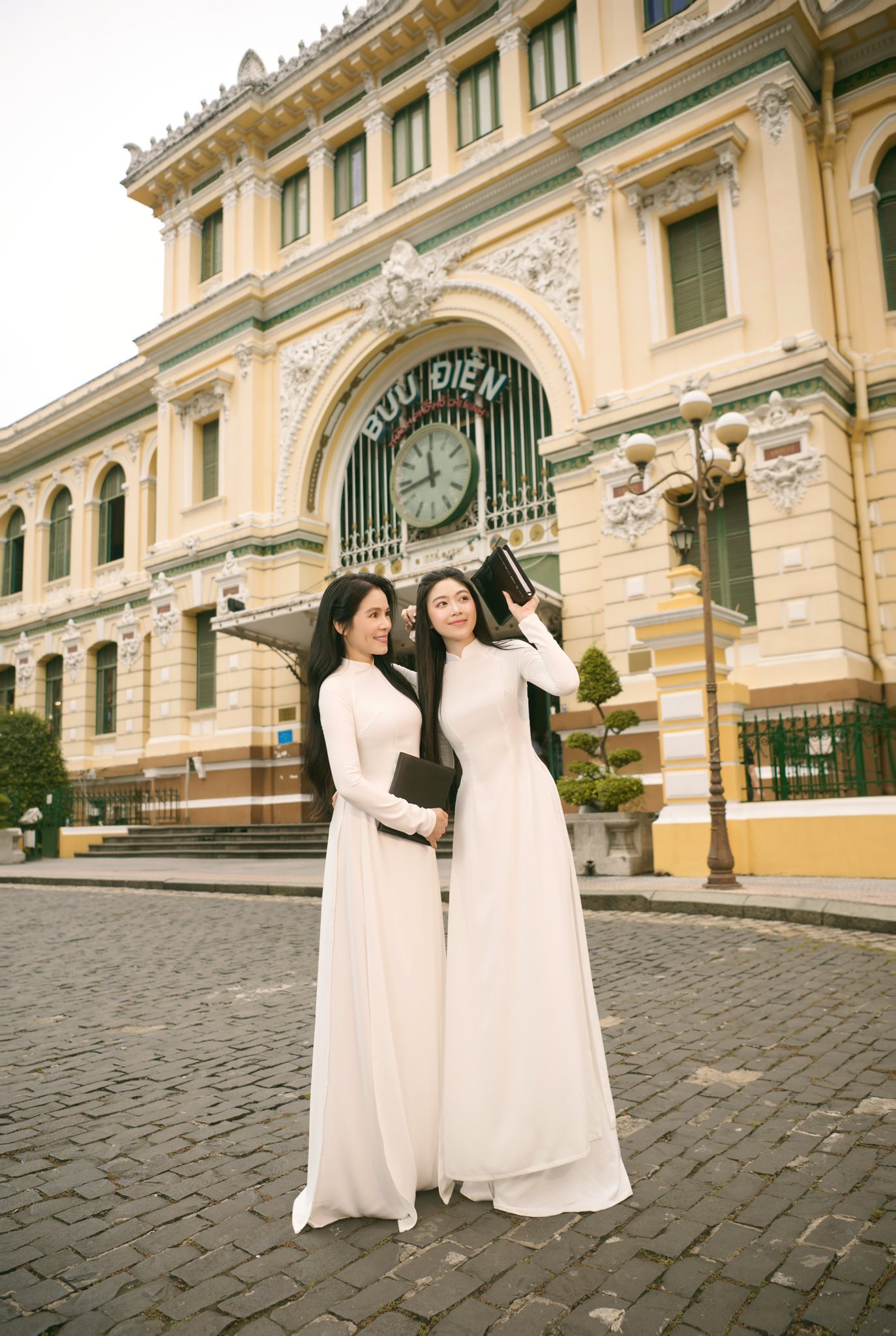 Vợ v&agrave; con g&aacute;i MC Quyền Linh: Kh&aacute;m ph&aacute; cuộc sống gia đ&igrave;nh đầy hạnh ph&uacute;c - Ảnh 5.