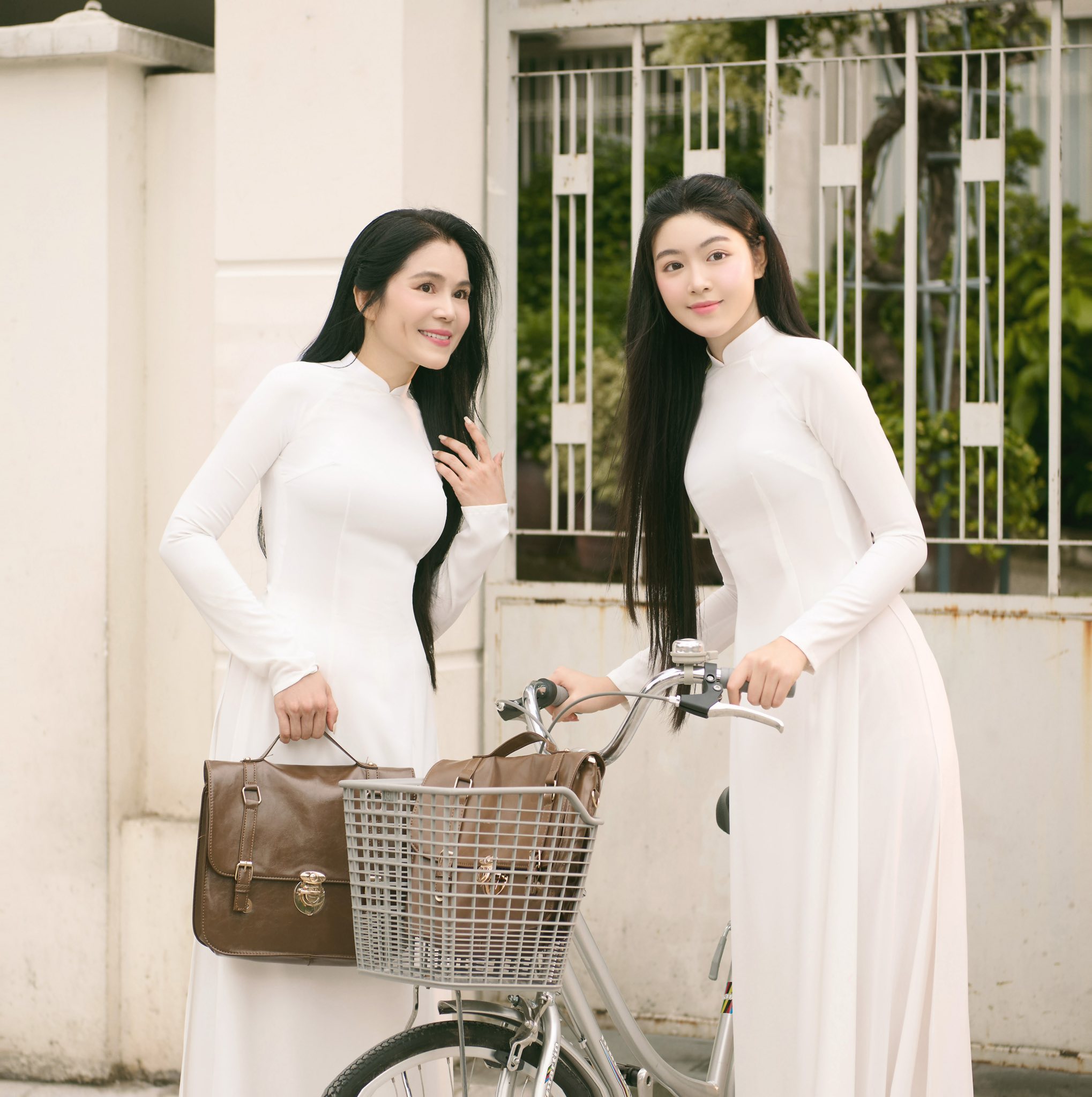 Vợ v&agrave; con g&aacute;i MC Quyền Linh: Kh&aacute;m ph&aacute; cuộc sống gia đ&igrave;nh đầy hạnh ph&uacute;c - Ảnh 1.