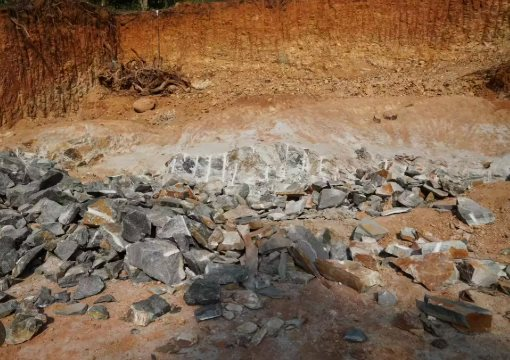 Ph&aacute;t hiện mỏ v&agrave;ng trắng khổng lồ b&ecirc;n dưới mỏ kh&iacute; đốt bỏ hoang l&acirc;u năm, trữ lượng 43 triệu tấn - Ảnh 1.