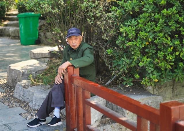 66 tuổi, nằm viện v&igrave; nhồi m&aacute;u n&atilde;o, t&ocirc;i hiểu ra sai lầm lớn nhất của tuổi gi&agrave; l&agrave; tr&ocirc;ng cậy người kh&aacute;c - Ảnh 1.