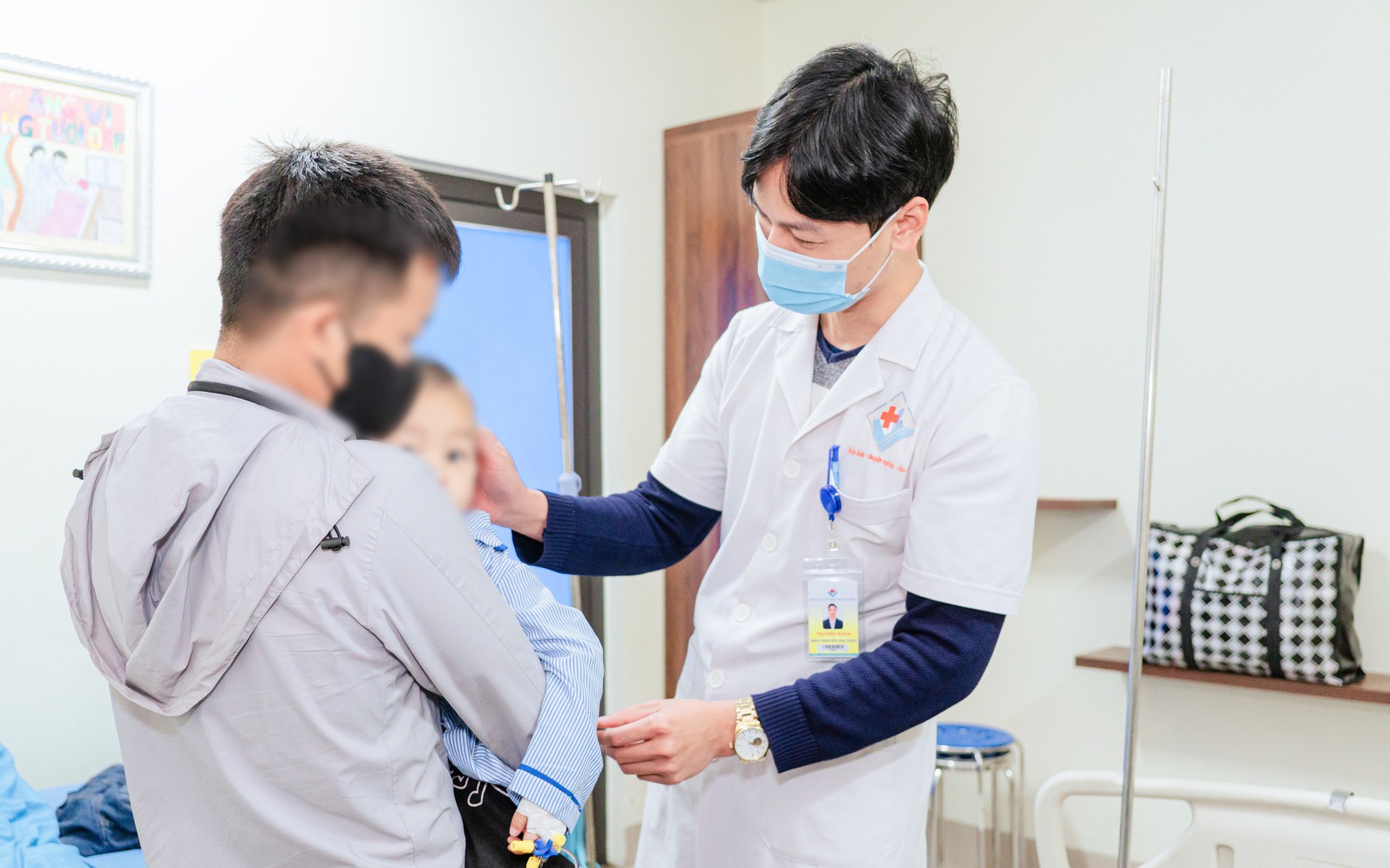 Người đ&agrave;n &ocirc;ng 33 tuổi ph&aacute;t hiện ung thư tinh ho&agrave;n từ dấu hiệu rất nhiều người chủ quan - Ảnh 2.