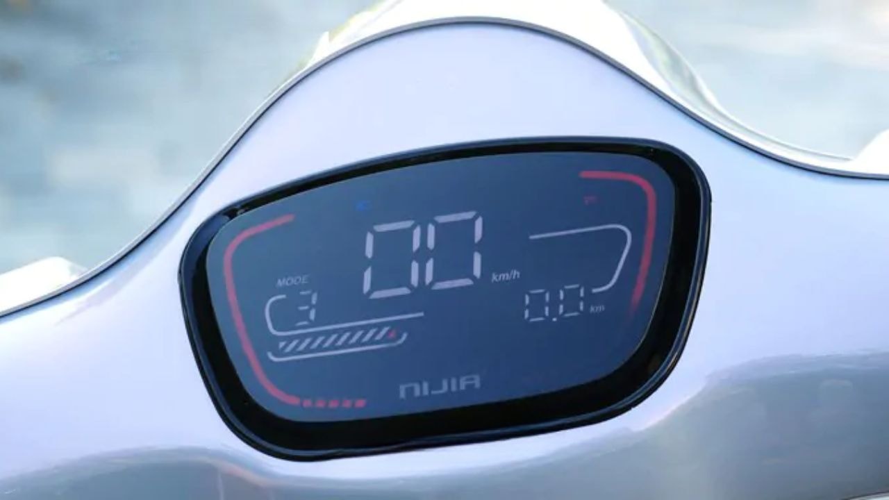 Xe m&aacute;y điện gi&aacute; 16,8 triệu đồng ở Việt Nam phong c&aacute;ch kiểu &Yacute; động cơ khỏe, pin bền, rẻ hơn hẳn Wave Alpha th&iacute;ch hợp đi trong đ&ocirc; thị - Ảnh 4.