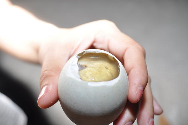 Trứng vịt lộn n&ecirc;n ăn v&agrave;o buổi s&aacute;ng hay tối để tốt cho sức khỏe? - Ảnh 2.