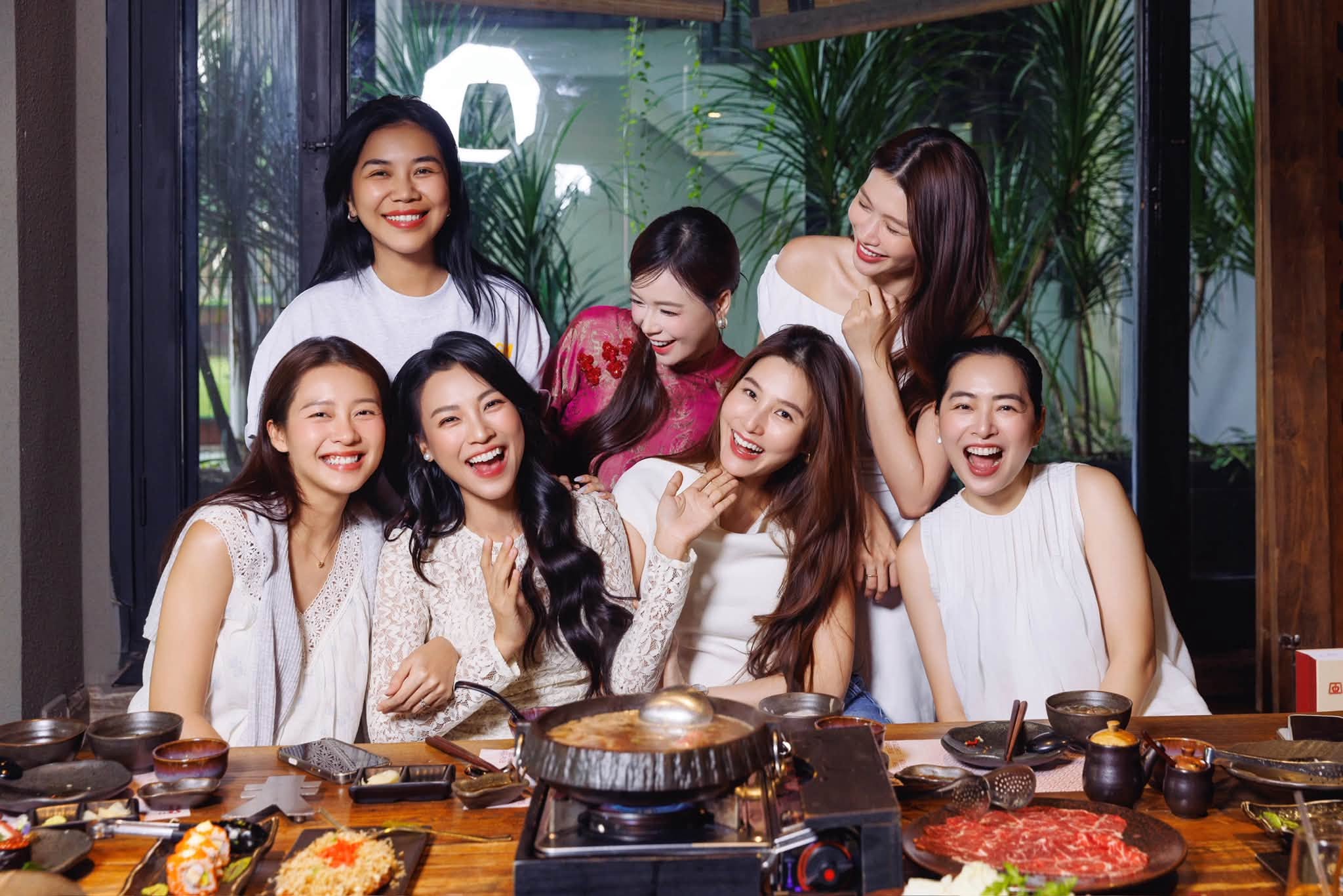 Hội bạn th&acirc;n của Ho&agrave;ng Oanh g&acirc;y ch&uacute; &yacute; - Ảnh 1.