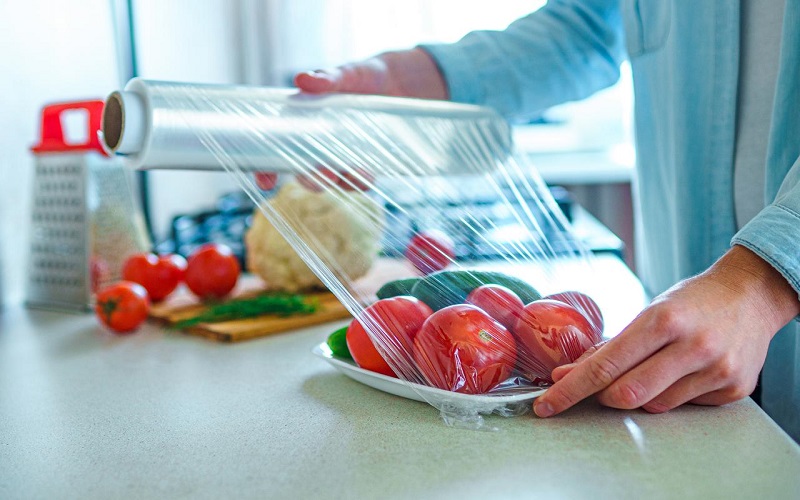 Nguy cơ th&ocirc;i nhiễm h&oacute;a chất từ m&agrave;ng bọc thực phẩm: 5 Lỗi cần tr&aacute;nh - Ảnh 6.