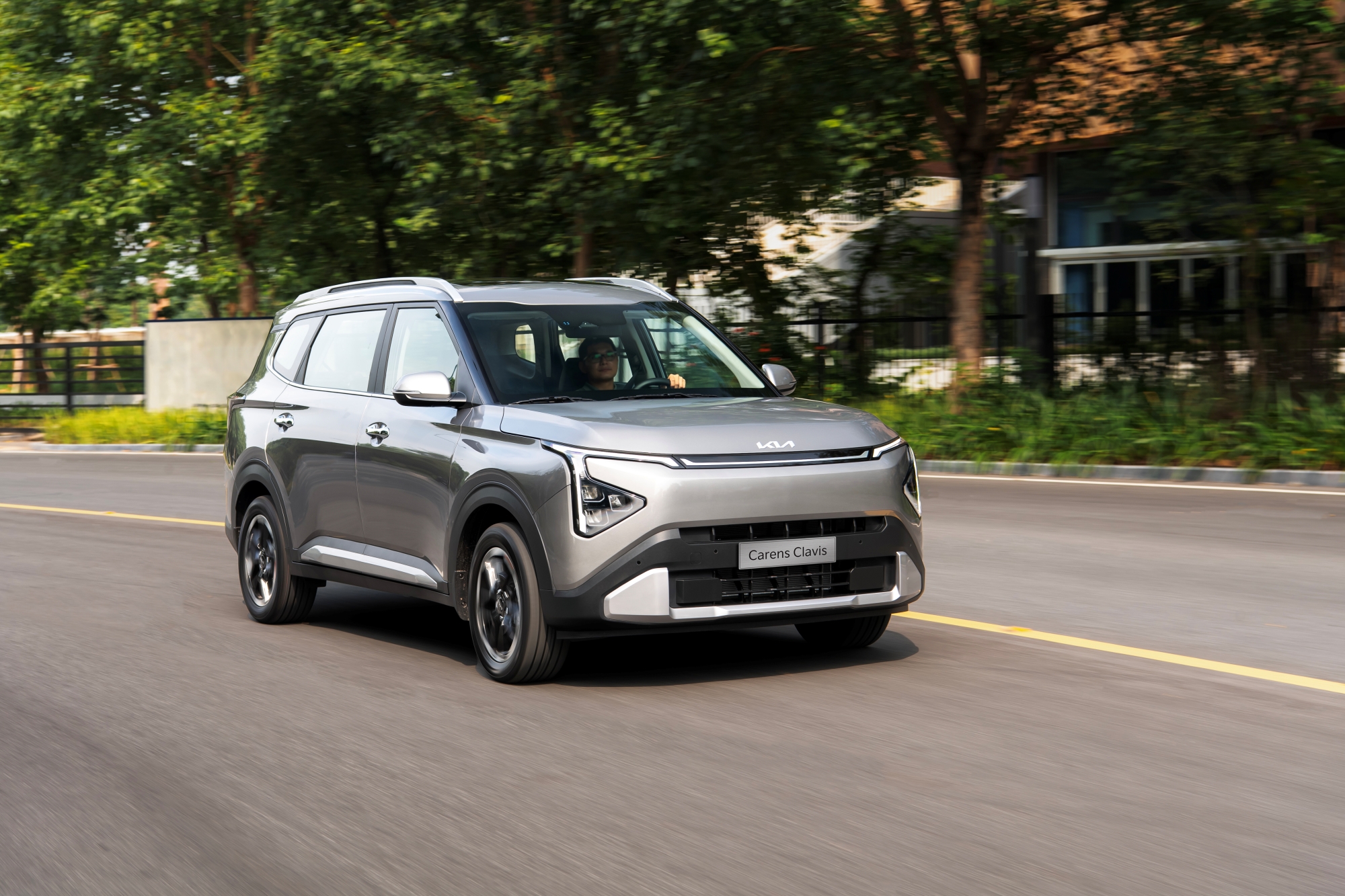 Kia Carens Clavis 639 triệu đồng: MPV 7 chỗ cạnh tranh Mitsubishi Xpander - Ảnh 3.