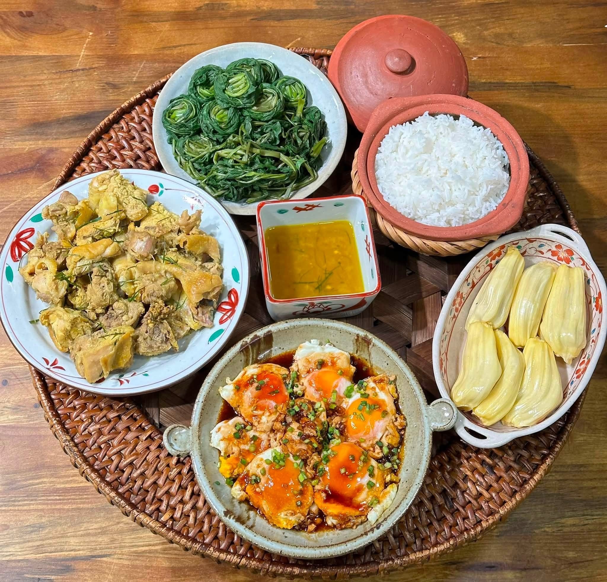 Khoe loạt m&acirc;m cơm m&ugrave;a thu chỉ 70 ngh&igrave;n khiến chị em 'hoang mang', mẹ đảm tiết lộ chi&ecirc;u v&eacute;n kh&eacute;o chiều l&ograve;ng cả nh&agrave; - Ảnh 4.