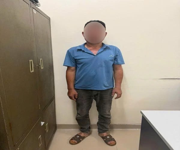 H&agrave; Nội: X&aacute;c minh vụ người đi xe m&aacute;y h&agrave;nh hung t&agrave;i xế &ocirc; t&ocirc; giữa đường - Ảnh 2.