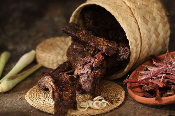3 kiểu ăn thịt gác bếp sai lầm nhiều người Việt mắc phải khiến món ăn ngon trở thành 'gánh nặng' - Ảnh 3.