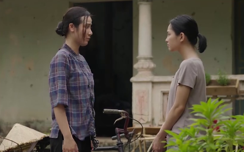Căn nh&agrave; kh&ocirc;ng m&aacute;i che - Tập 1: Hạnh (Huyền Lizzie) bị chồng (Do&atilde;n Quốc Đam) đ&aacute;nh đập bầm t&iacute;m - Ảnh 1.