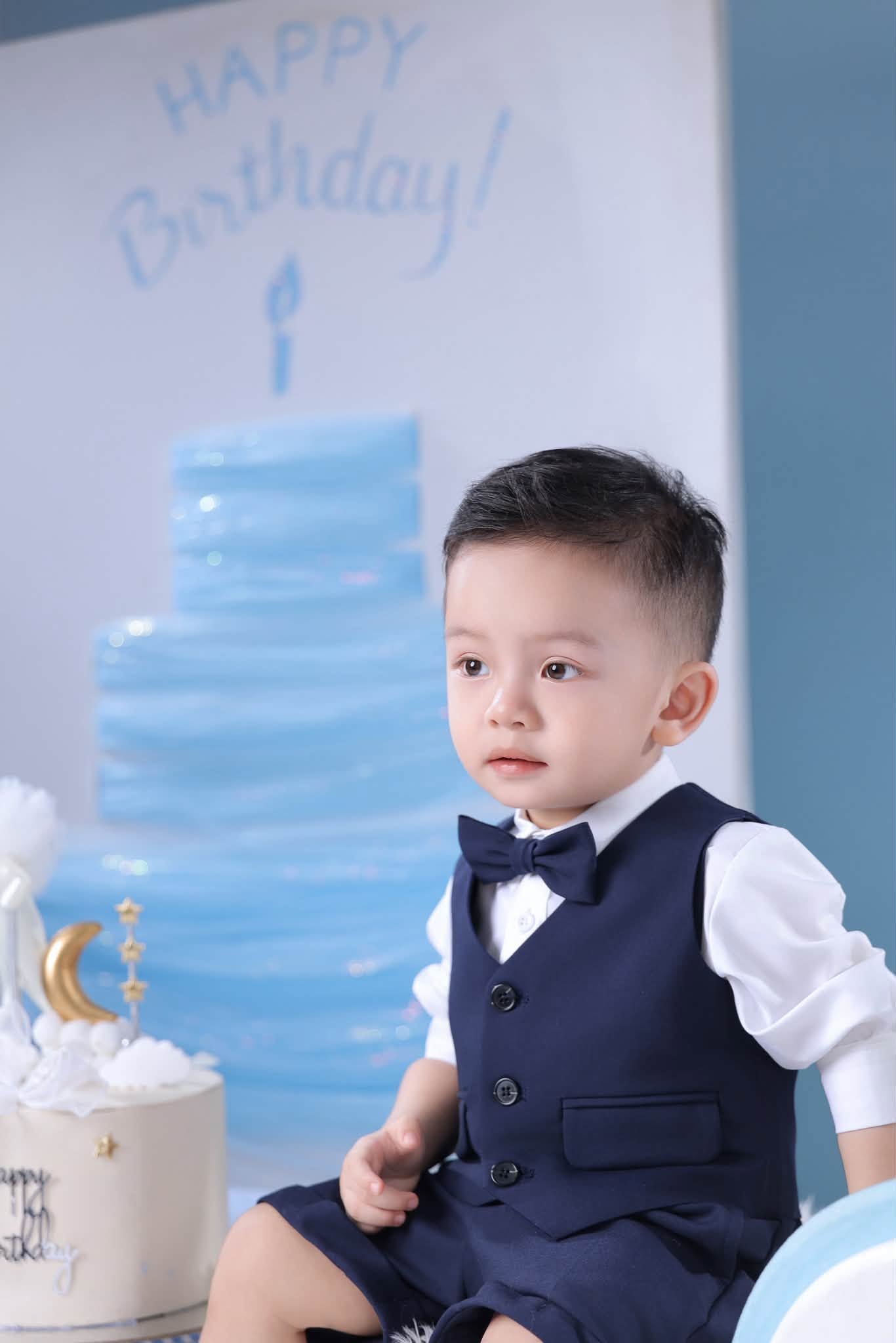 Con trai út Vân Trang tuổi 2: Chúc mừng sinh nhật đáng nhớ và bộ ảnh đẹp - Ảnh 3.
