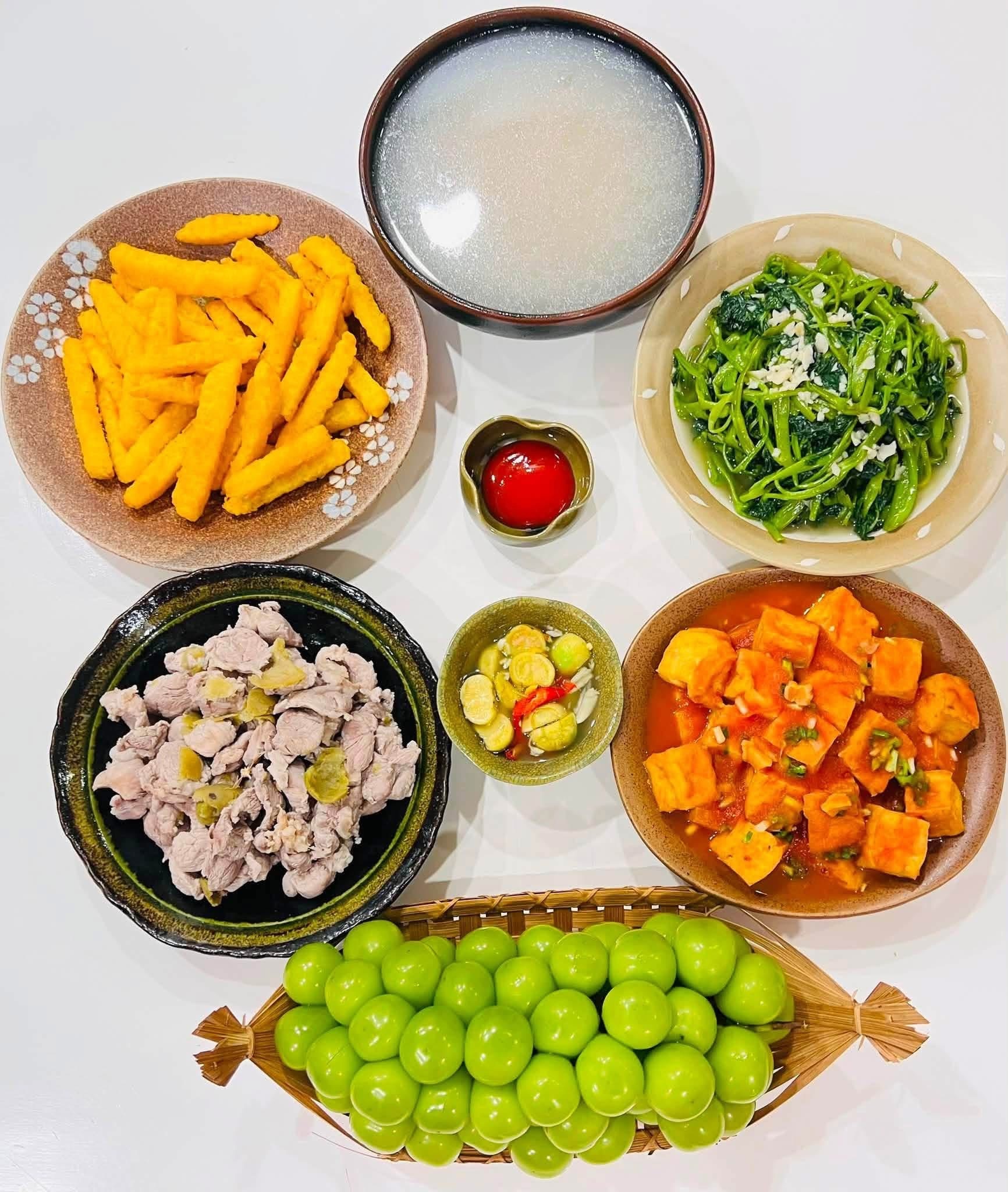 Mẹ đảm H&agrave; Nội chia sẻ những m&acirc;m cơm gia đ&igrave;nh giản dị, đọc t&acirc;m sự về con mới thấy thấm th&iacute;a - Ảnh 10.