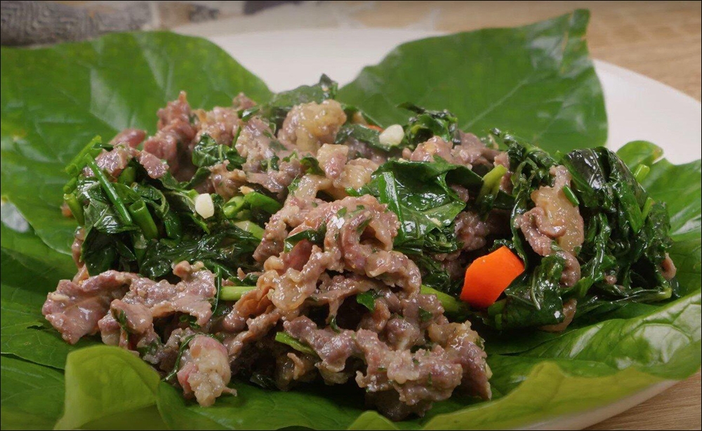 Con d&acirc;u NSND Lan Hương v&agrave; h&agrave;nh tr&igrave;nh ph&acirc;n biệt l&aacute; lốt với l&aacute; trầu kh&ocirc;ng trong bếp - Ảnh 7.