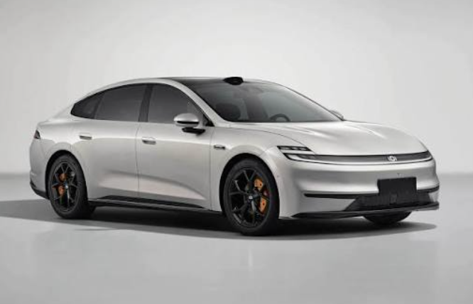 Vượt trội Kia K5, sedan hạng D c&ocirc;ng suất 286 m&atilde; lực, trang bị ti&ecirc;n tiến, gi&aacute; 464 triệu đồng - Ảnh 3.