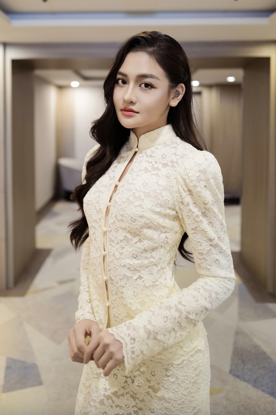 Th&ugrave;y Anh tỏa s&aacute;ng tr&ecirc;n thảm đỏ LHP Busan: Khoảnh khắc g&acirc;y ấn tượng tại H&agrave;n Quốc - Ảnh 6.