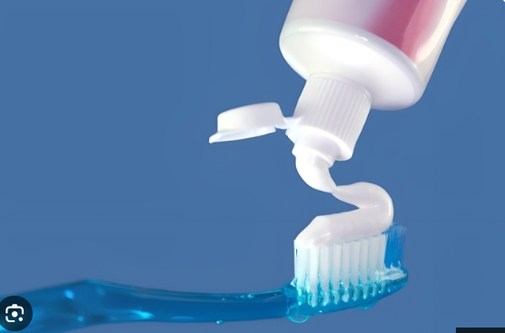 Bôi một ít kem đánh răng lên lược có tác dụng gì? - Ảnh 2.