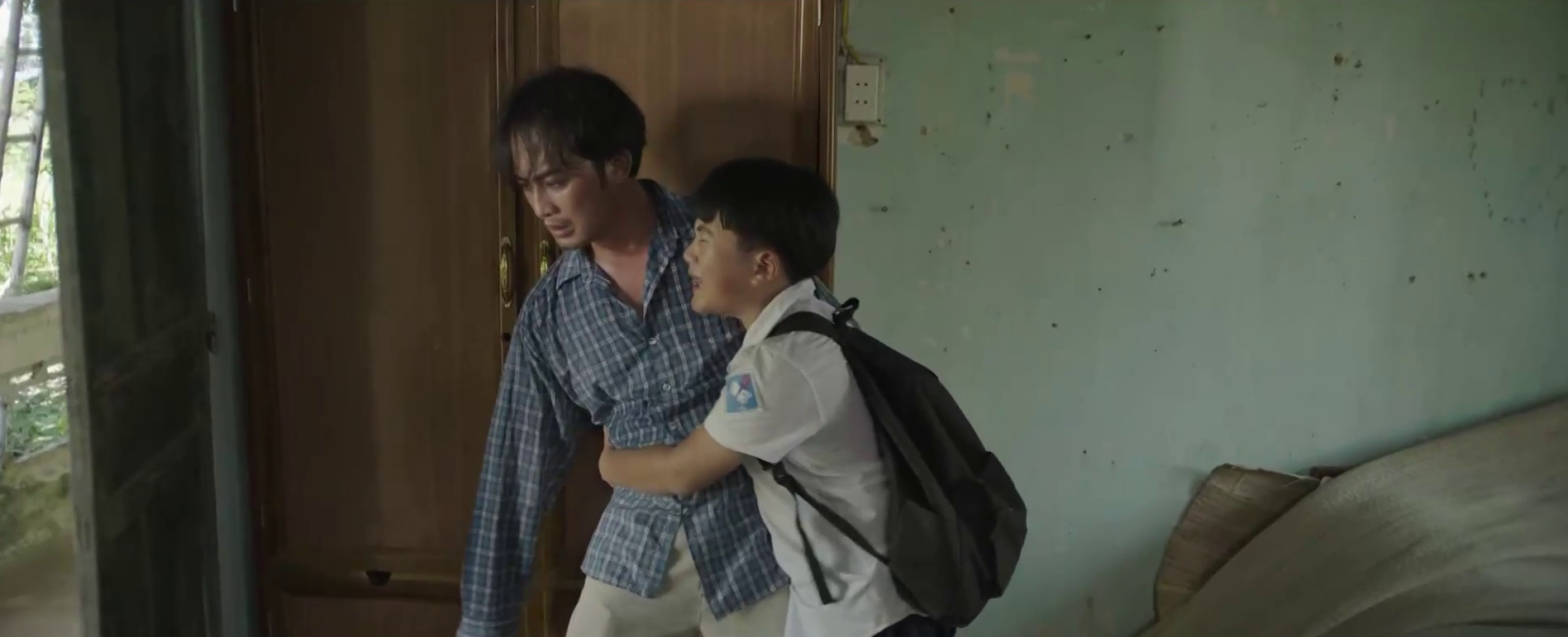 Căn nh&agrave; kh&ocirc;ng m&aacute;i che - Tập 1: Do&atilde;n Quốc Đam - Huyền Lizzie diễn cảnh bạo h&agrave;nh 'nổi da g&agrave;'- Ảnh 9.