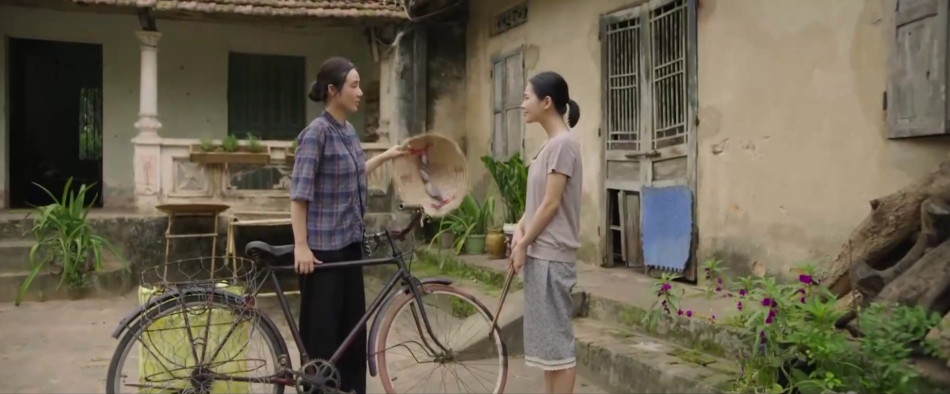 Căn nh&agrave; kh&ocirc;ng m&aacute;i che - Tập 1: Do&atilde;n Quốc Đam - Huyền Lizzie diễn cảnh bạo h&agrave;nh 'nổi da g&agrave;'- Ảnh 7.