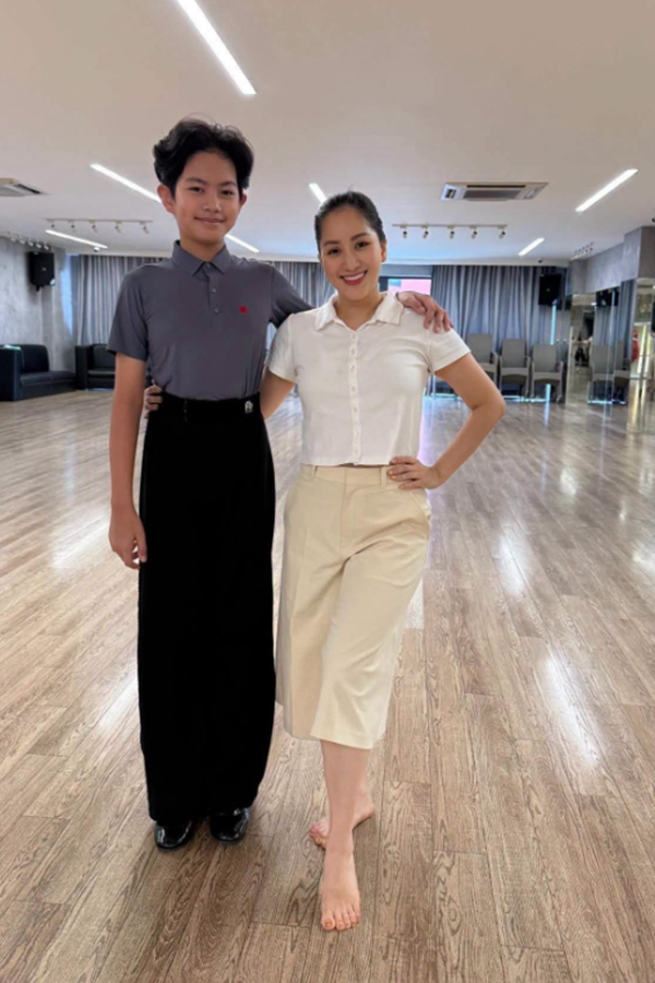 Con trai Kh&aacute;nh Thi - Phan Hiển: 11 tuổi cao hơn bố mẹ, được gọi l&agrave; thần đồng dancersport - Ảnh 8.