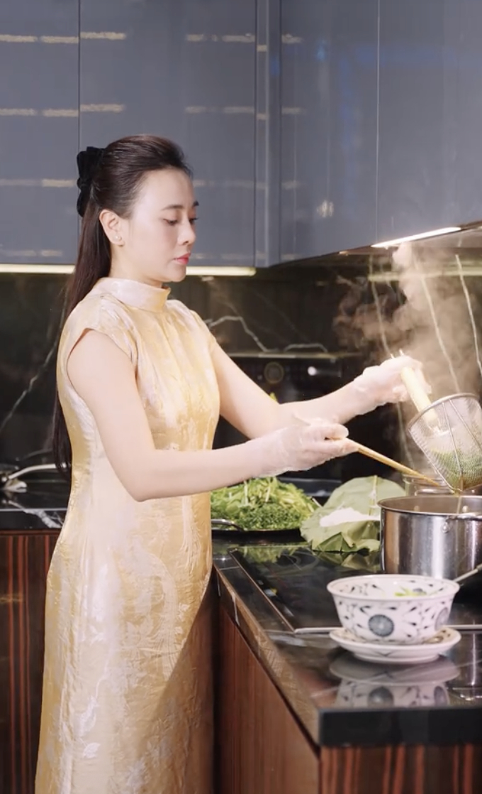 Phương Oanh truyền cảm hứng nấu ăn m&ugrave;a thu với m&oacute;n b&uacute;n c&aacute; H&agrave; Nội ngon miệng - Ảnh 4.