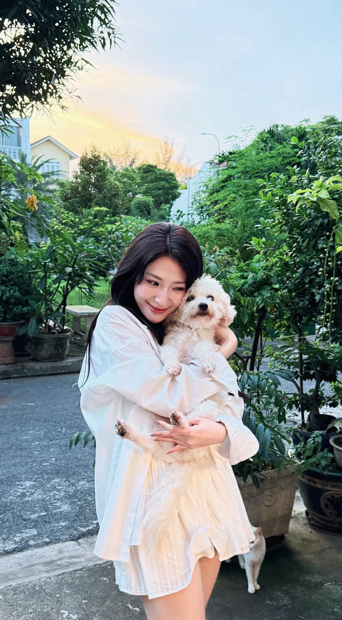 Th&uacute;y diễm v&agrave; Lương Thế Th&agrave;nh hạnh ph&uacute;c b&ecirc;n con g&aacute;i Rosie , Trang Ph&aacute;p g&acirc;y ch&uacute; &yacute; - Ảnh 8.