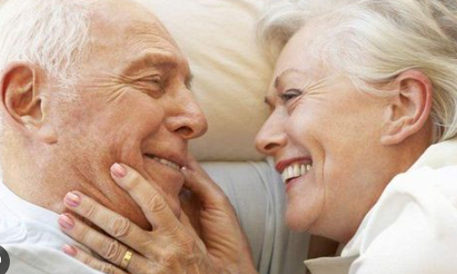 Khám phá cách vượt rào cản tình dục người cao tuổi - Ảnh 2.