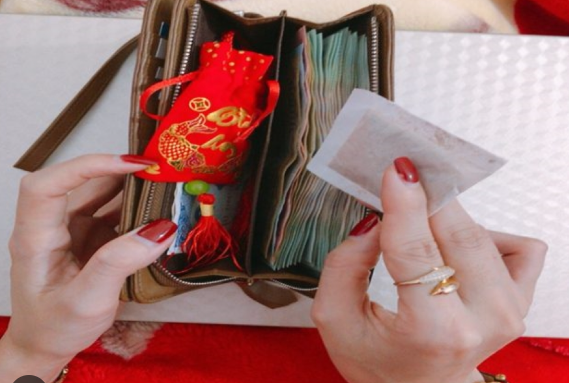 Cách thu hút tài lộc vào ví không phải ai cũng biết - Ảnh 2.