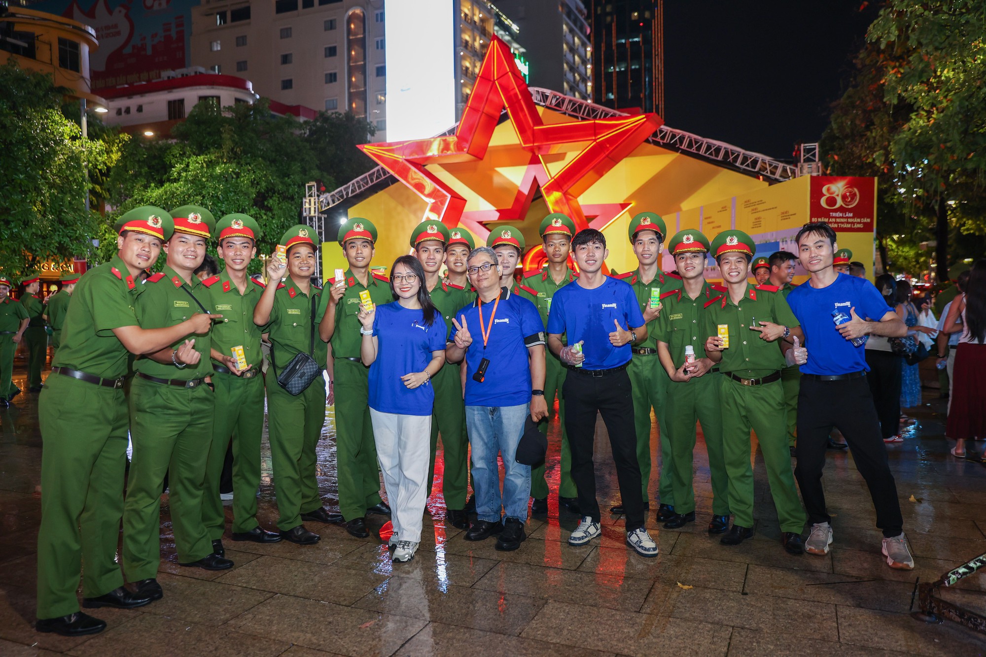 Vinamilk mang đến những trạm tiếp năng lượng giữa Gala 'Tổ quốc b&igrave;nh y&ecirc;n' - Ảnh 1.