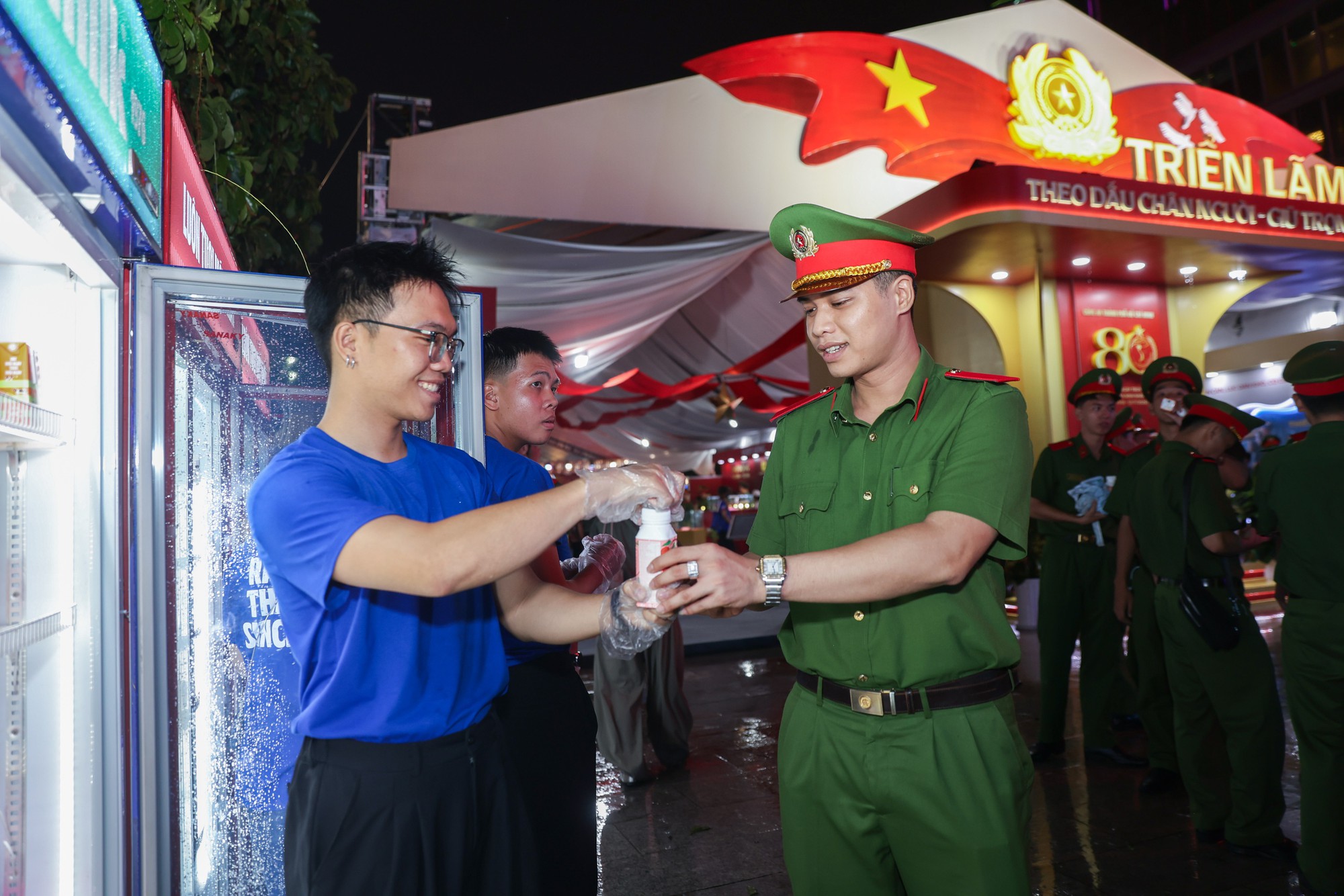 Vinamilk mang đến những trạm tiếp năng lượng giữa Gala 'Tổ quốc b&igrave;nh y&ecirc;n' - Ảnh 5.