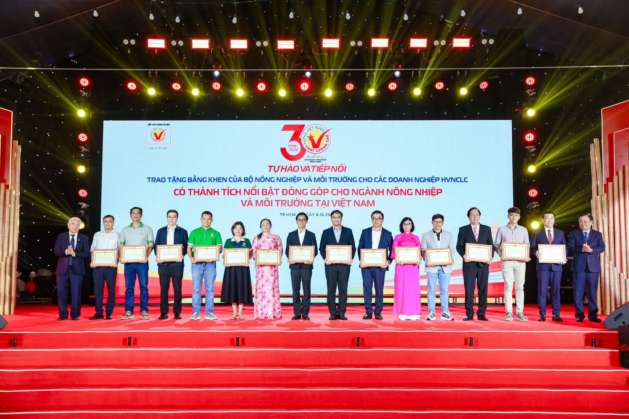 Vinamilk: khi niềm tin người ti&ecirc;u d&ugrave;ng được truyền từ thế hệ n&agrave;y sang thế hệ kh&aacute;c - Ảnh 2.