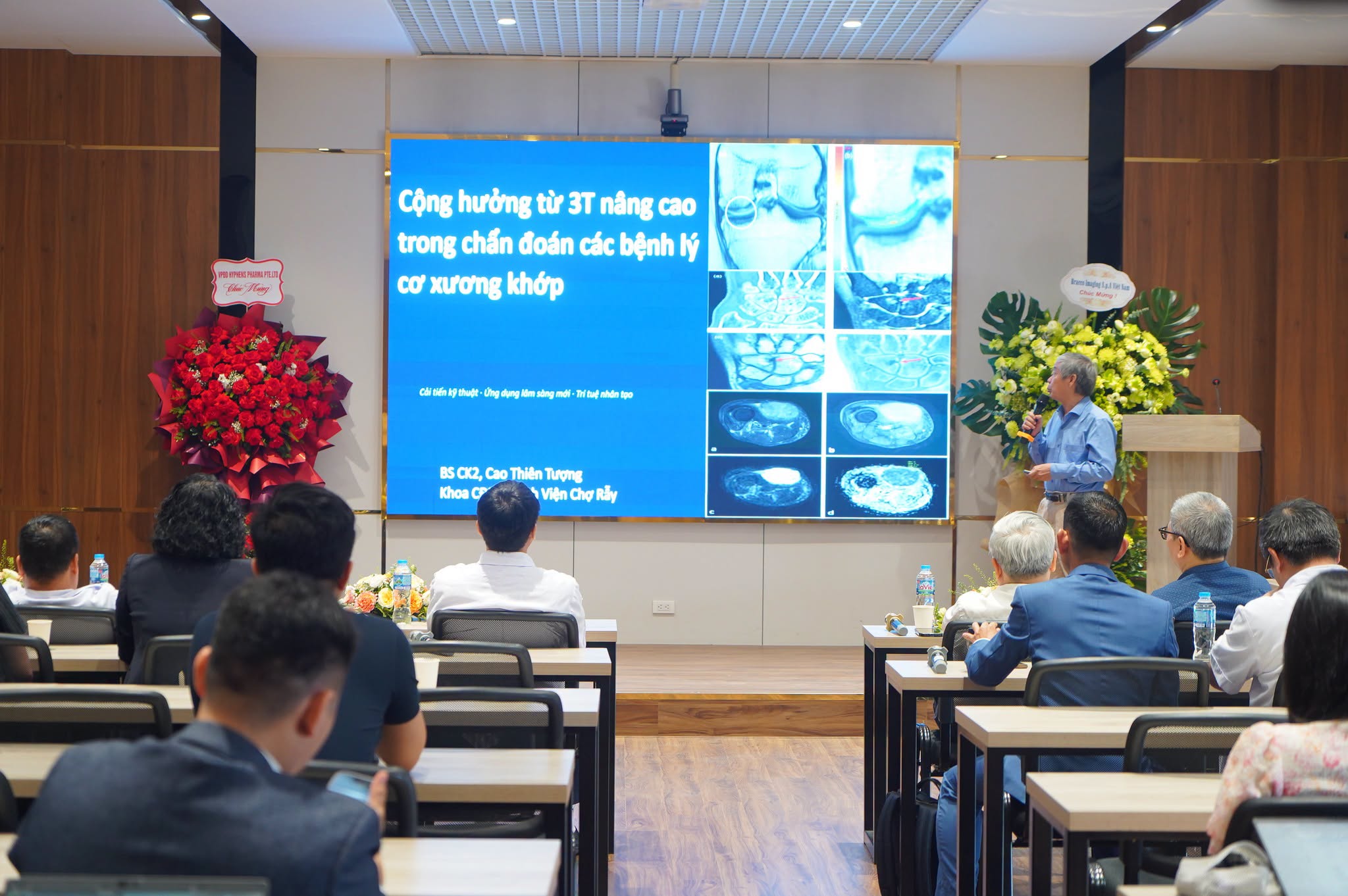 Bệnh viện E đưa hệ thống MRI 3.0 Tesla ứng dụng AI vào hoạt động - Ảnh 1.