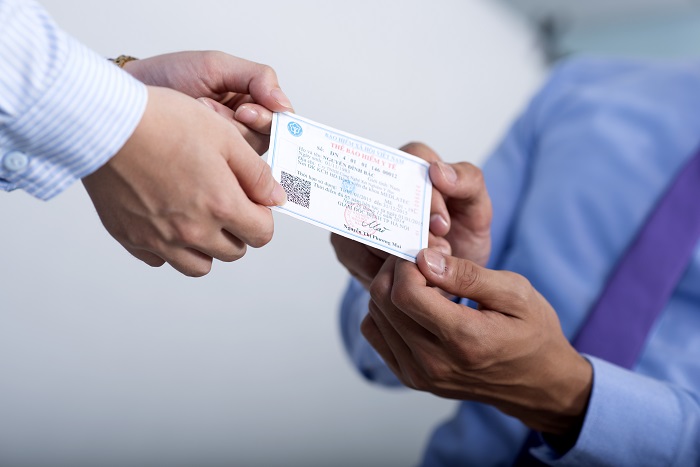Tin tức X&atilde; hội ng&agrave;y 18 / 10: Bảo hiểm y tế v&agrave; truy n&atilde; người Vi phạm giao th&ocirc;ng - Ảnh 1.