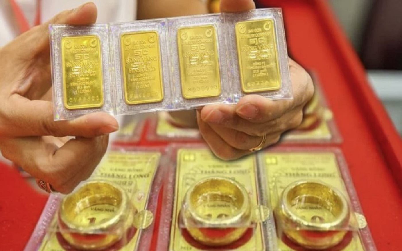 Tỷ gi&aacute; USD h&ocirc;m nay 17/10: Thị trường tự do bật tăng, c&oacute; n&ecirc;n mua USD l&uacute;c n&agrave;y? - Ảnh 1.
