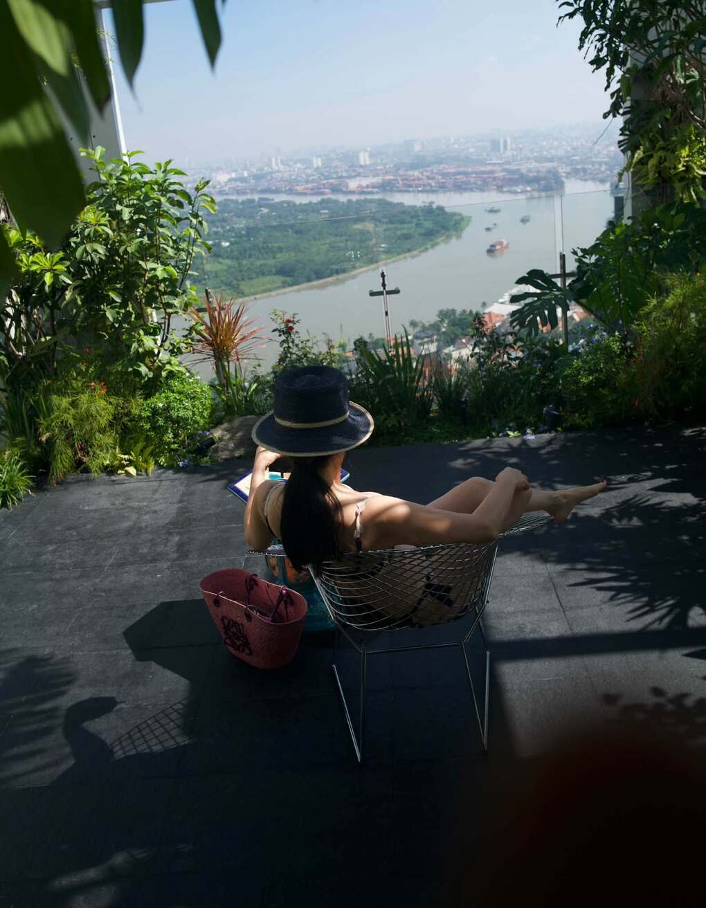 Hồng Nhung tắm nắng tại penthouse 650 m2 trong kh&ocirc;ng gian thi&ecirc;n nhi&ecirc;n tuyệt đẹp - Ảnh 2.