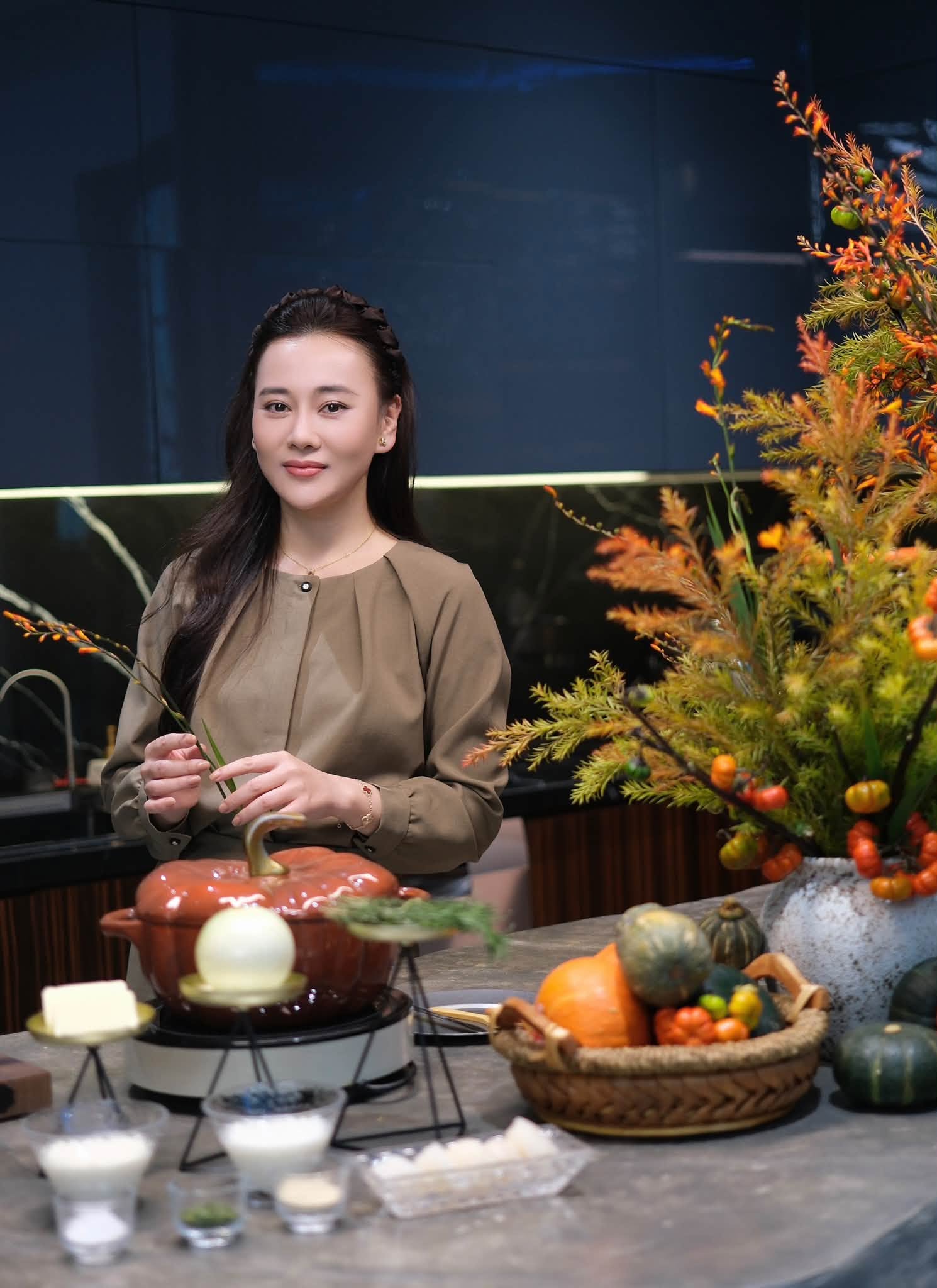 Phương Oanh g&acirc;y ch&uacute; &yacute; khi khoe ảnh m&ugrave;a thu H&agrave; Nội - Ảnh 3.