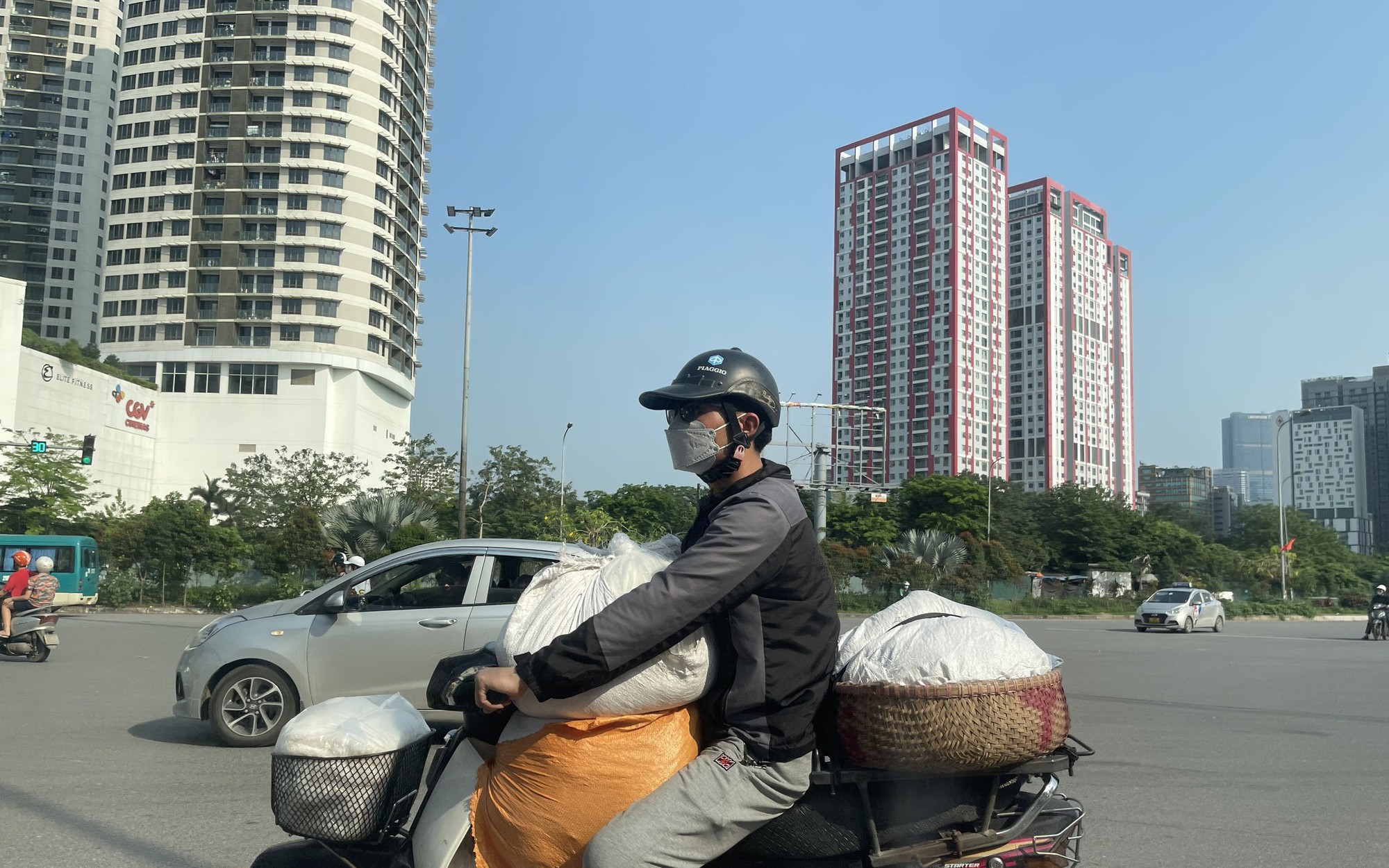 Miền Bắc tiếp tục chuỗi ng&agrave;y nắng n&oacute;ng bất thường v&agrave;o th&aacute;ng 10 - Ảnh 2.