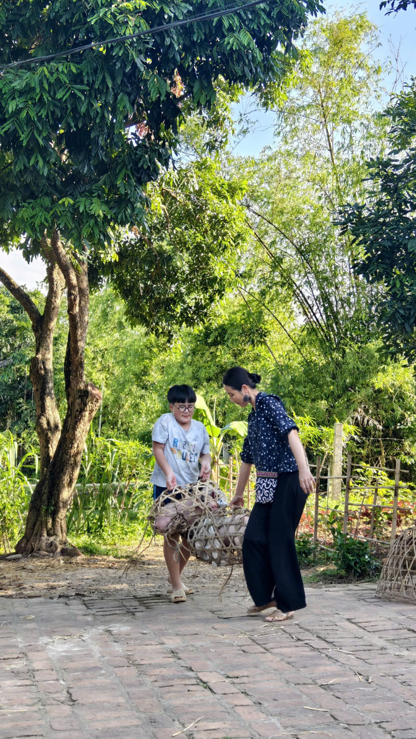 Minh X&iacute;u tăng 5 kg để v&agrave;o vai Khang b&eacute;o trong ' Căn nh&agrave; kh&ocirc;ng m&aacute;i che ' - Ảnh 1.