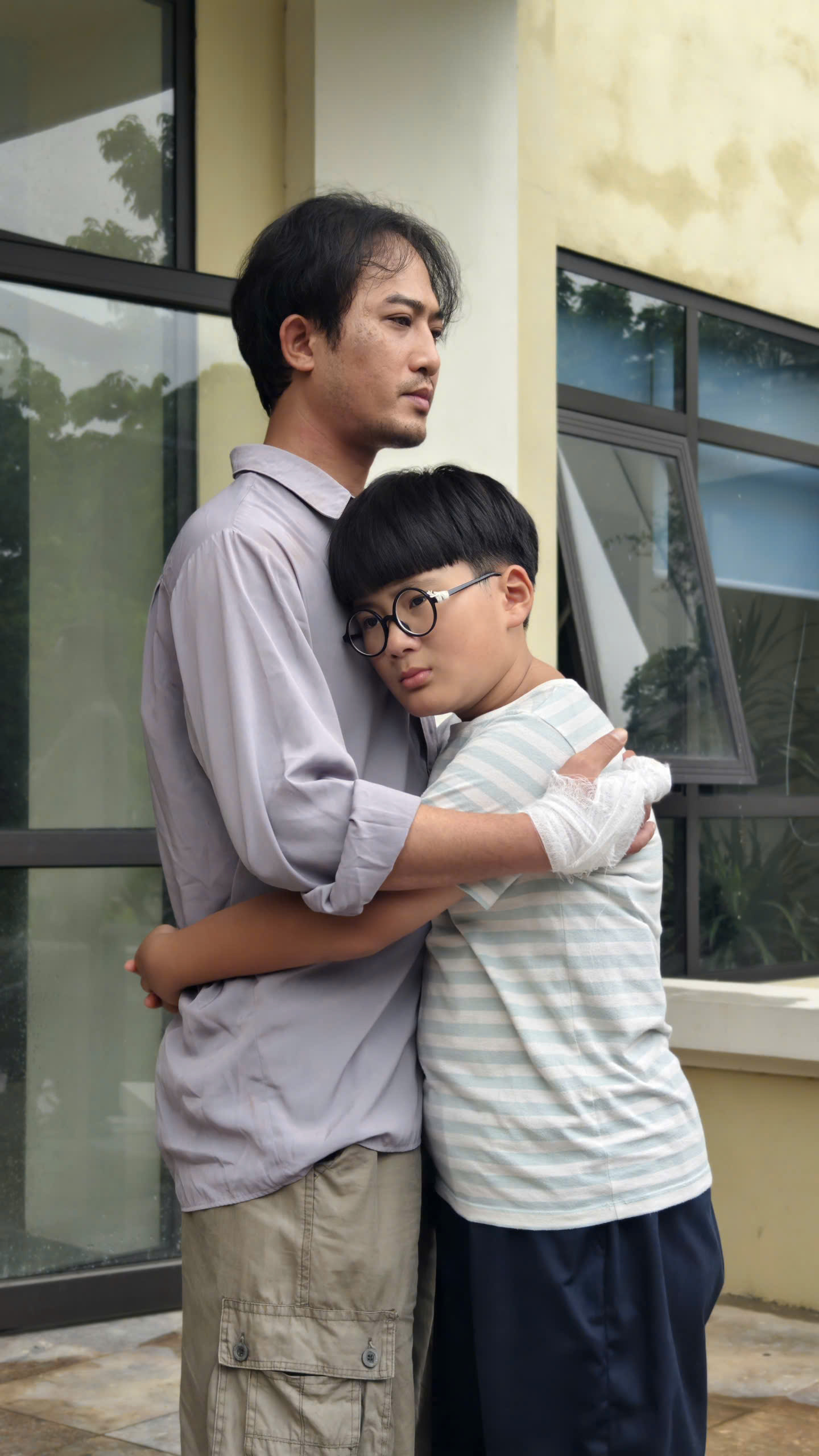 Minh X&iacute;u tăng 5 kg để v&agrave;o vai Khang b&eacute;o trong ' Căn nh&agrave; kh&ocirc;ng m&aacute;i che ' - Ảnh 3.