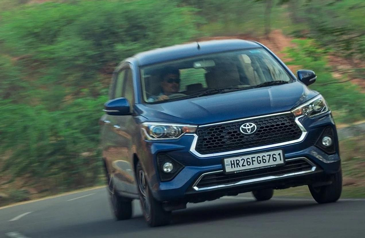 Gi&aacute; cả thị trường MPV 7 chỗ Toyota Rumion E MT tiết kiệm nhi&ecirc;n liệu 2026 - Ảnh 2.