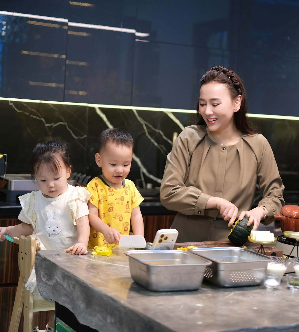 H&agrave;nh tr&igrave;nh l&agrave;m mẹ cảm hứng của Phương Oanh trong căn bếp nhỏ năm 2026 - Ảnh 3.