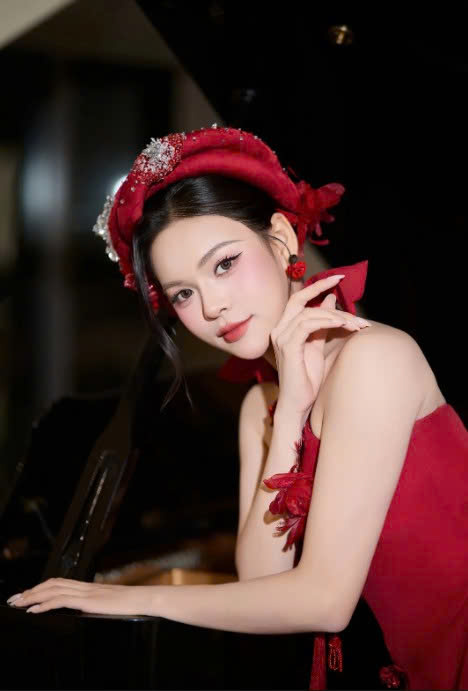 Võ Hạ Trâm khen thí sinh Sao Mai Đoàn Linh sáng sân khấu, biểu diễn liêu trai ma mị - Ảnh 5.