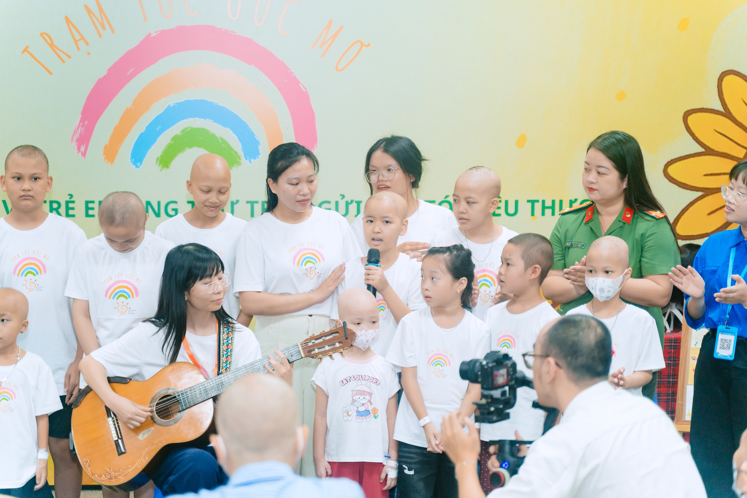 Hơn 1.100 bộ tóc được trao tặng tại Ngày hội “Trạm tóc ước mơ 2026”: Đong đầy nụ cười tại ngày hội hiến tóc cho bệnh nhân ung thư - Ảnh 13.