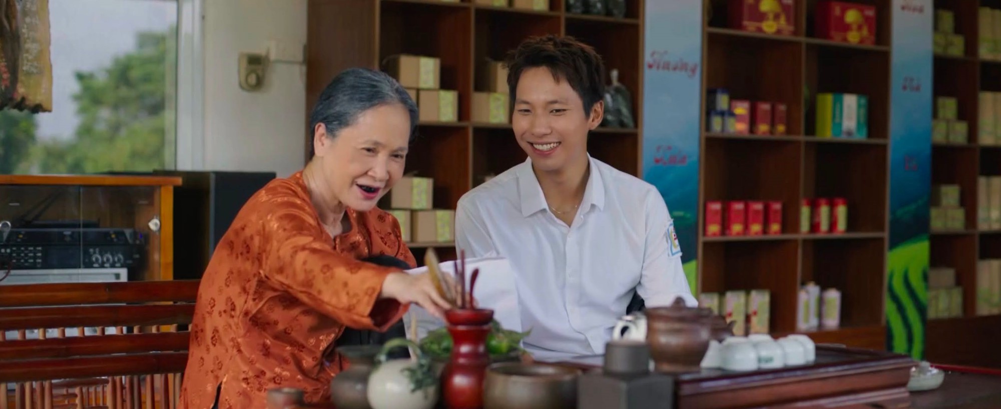 Hạnh rơi sạch tiền , Toản tự &aacute;i trong Căn nh&agrave; kh&ocirc;ng m&aacute;i che tập 4 với Huyền Lizzie - Ảnh 1.