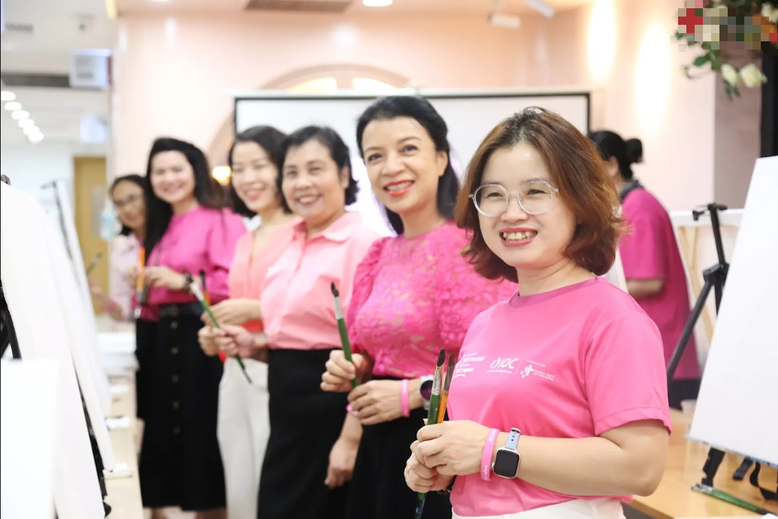 Khuyến khích phụ nữ chủ động trong cuộc chiến chống ung thư vú - Ảnh 3.
