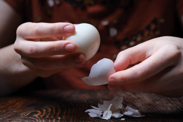 Luộc trứng cho muối hay giấm v&agrave;o nước: Mẹo n&agrave;o gi&uacute;p r&oacute;c vỏ, l&ograve;ng đỏ kh&ocirc;ng bị th&acirc;m? - Ảnh 11.